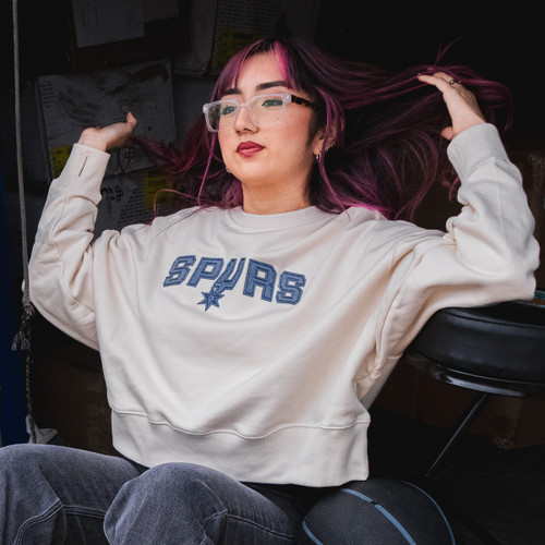 San Antonio Spurs Women's Pro Standard Varsity Blues Crewneck - Eggshell